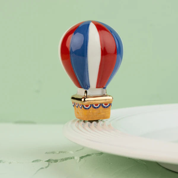 Red, White and Balloon