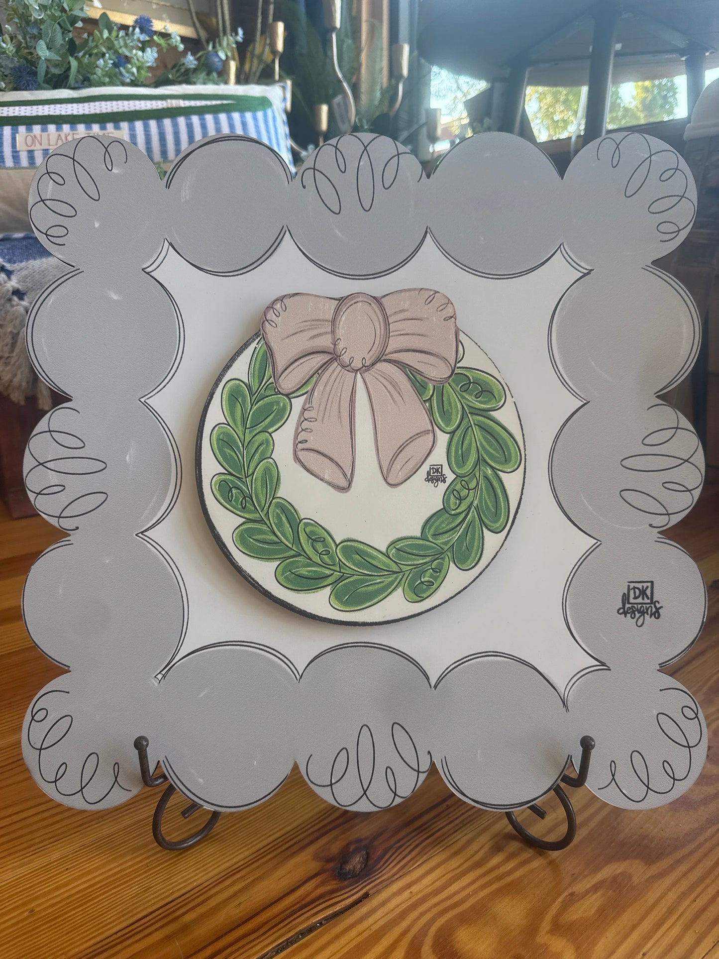 Gray Dot Frame w/ Wreath Mini