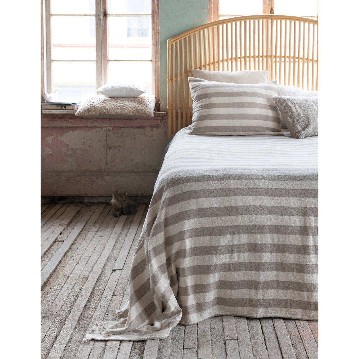 Cotton Double Cloth Bed Cover and Two Shams with Wood Buttons