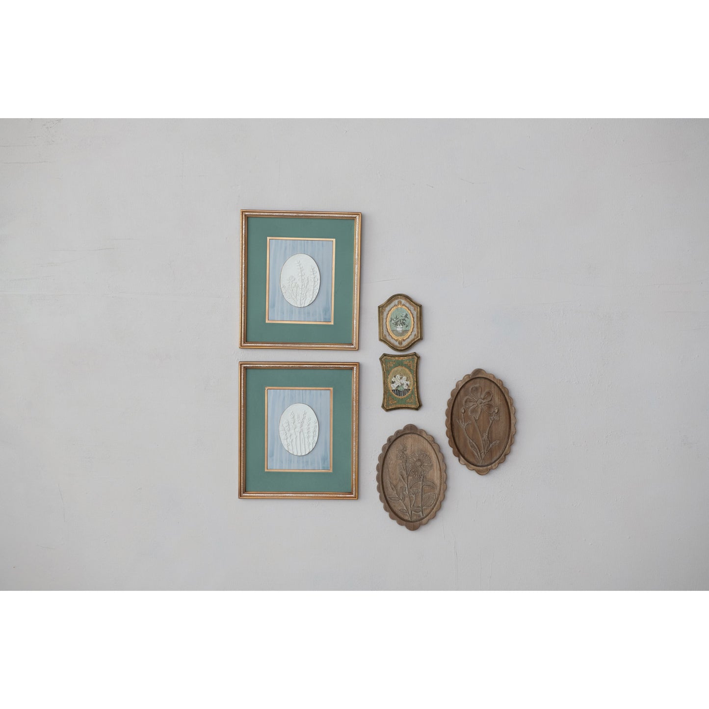 Wall Décor w/ Flowers in Vase