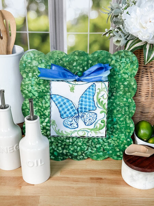 Boxwood Gallery Scallop Display Board